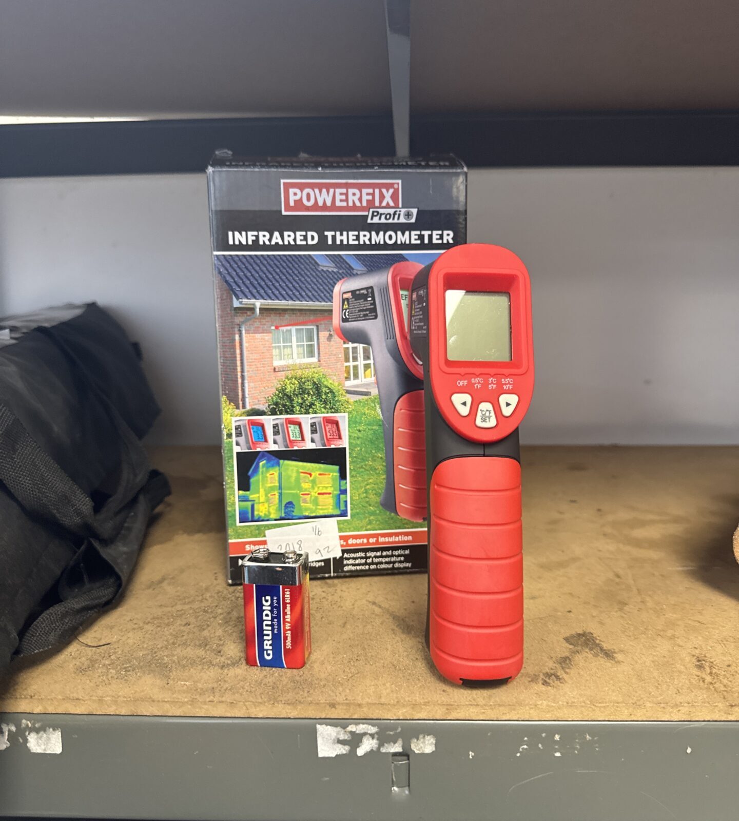Powerfix infrared thermometer with battery - working