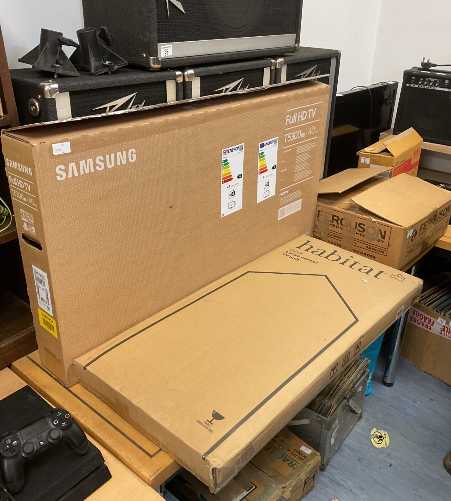 New samsung full hd tv t5300 40” tv with habitat tv corner unit