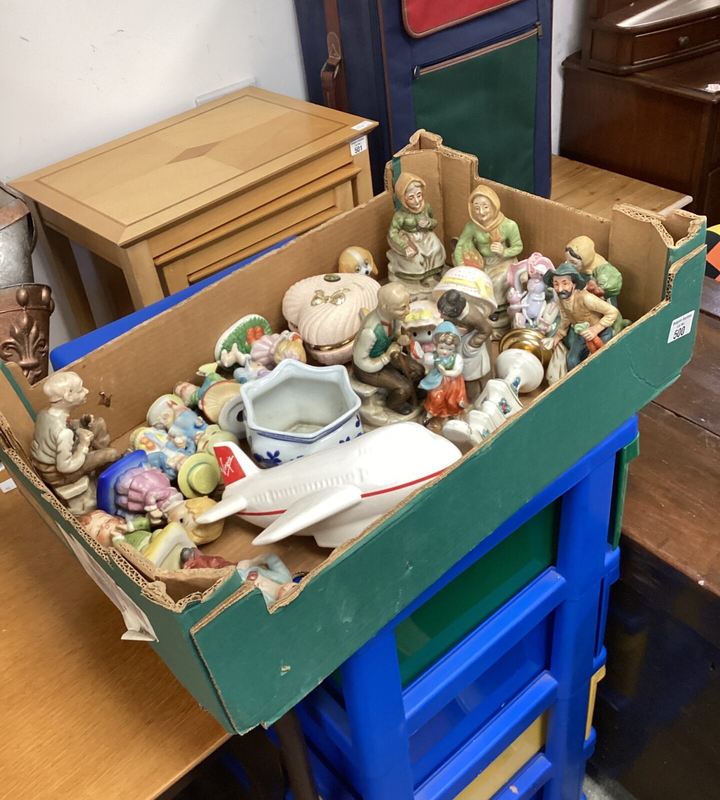 Box of mixed ornaments inc Capodimonte style figures
