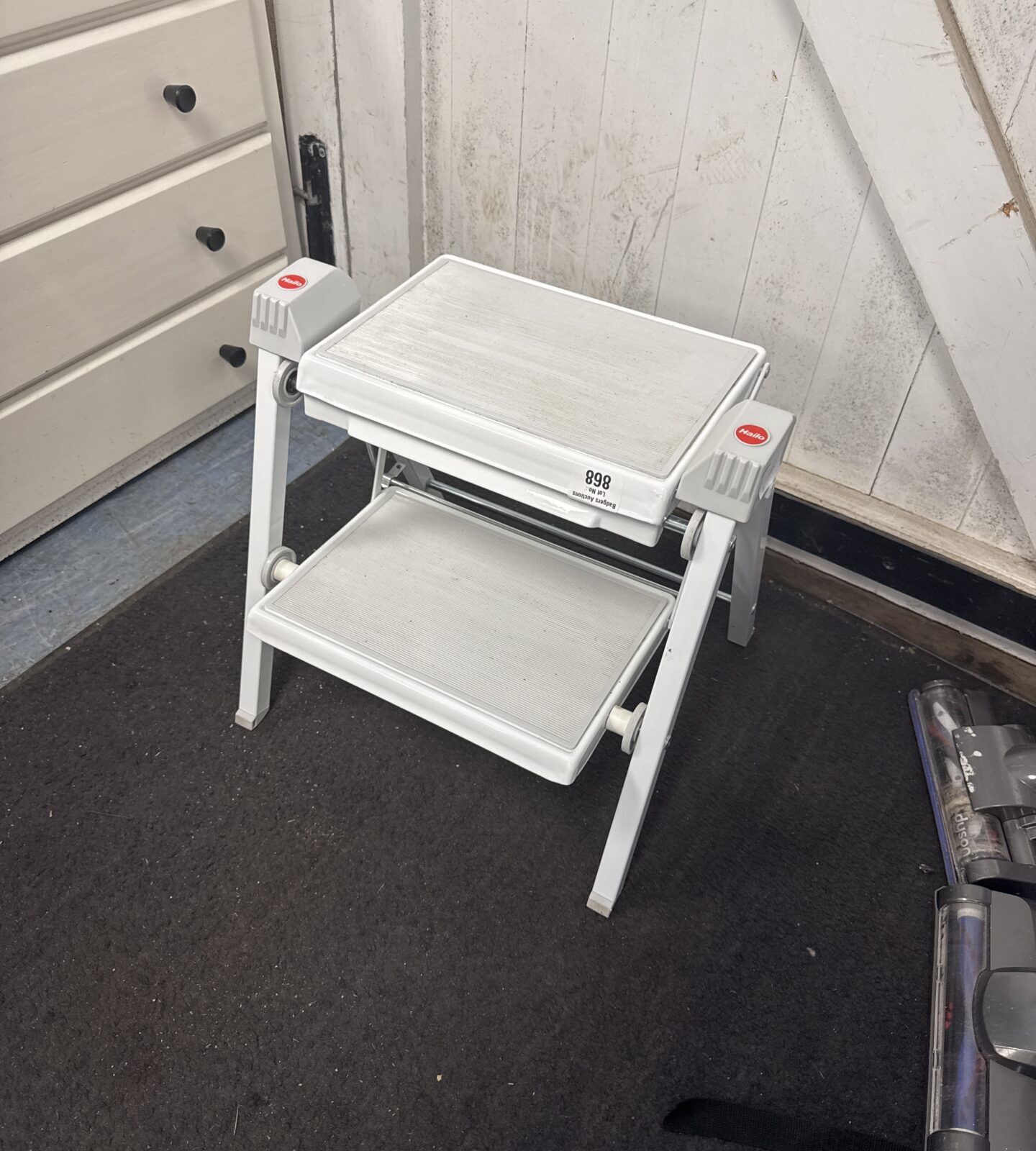 Small hailo folding step