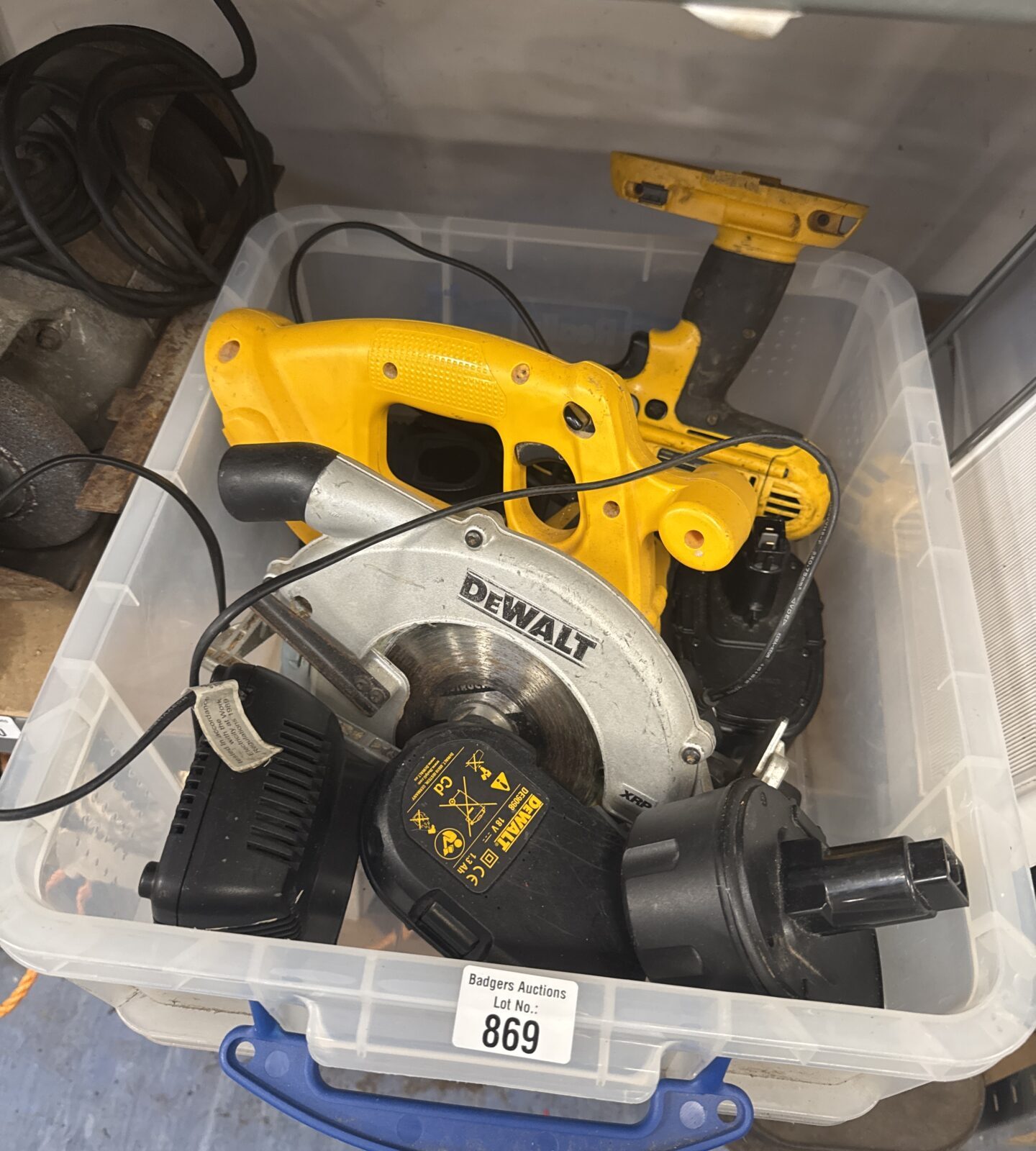 Dewalt cordless circular saw with drill & selection of batteries with chargers - untested