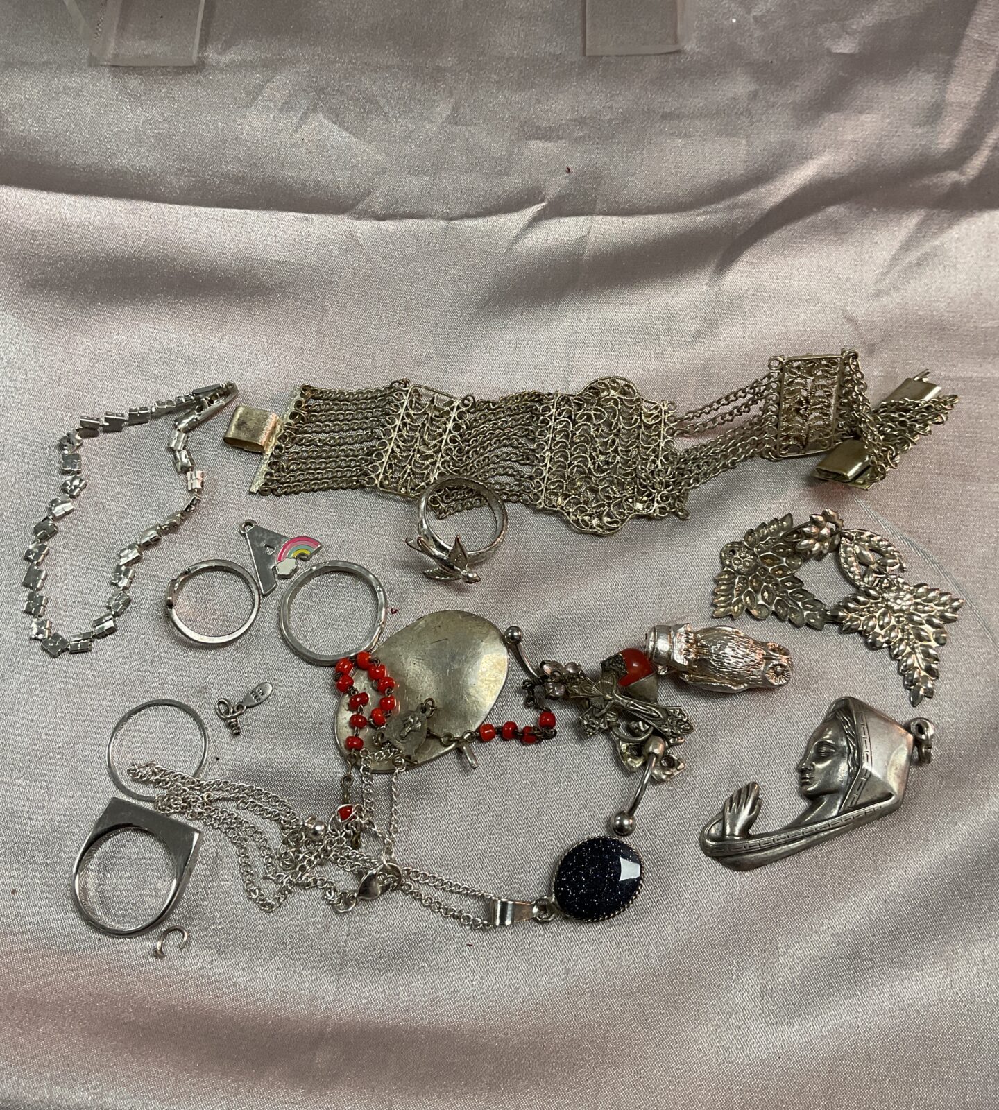 Box mixed Whitemetal jewellery