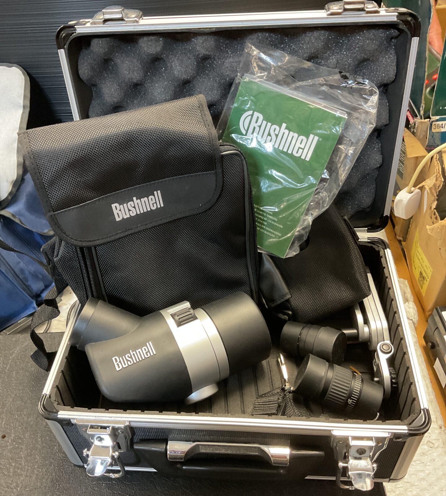 Bushnell spotters scope in case with accessories