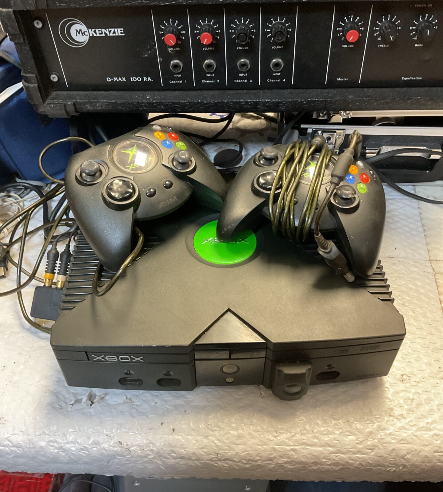Original microsoft xbox console with 2 controllers