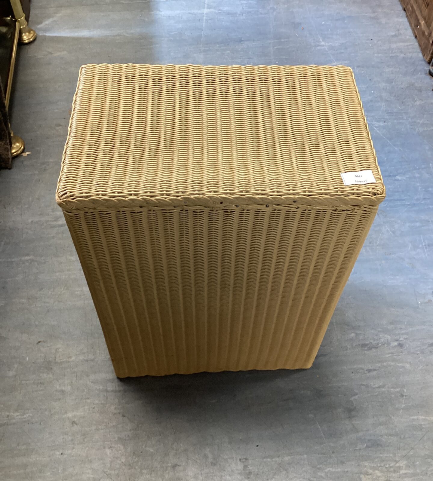 Lusty Lloyd loom wash-bin