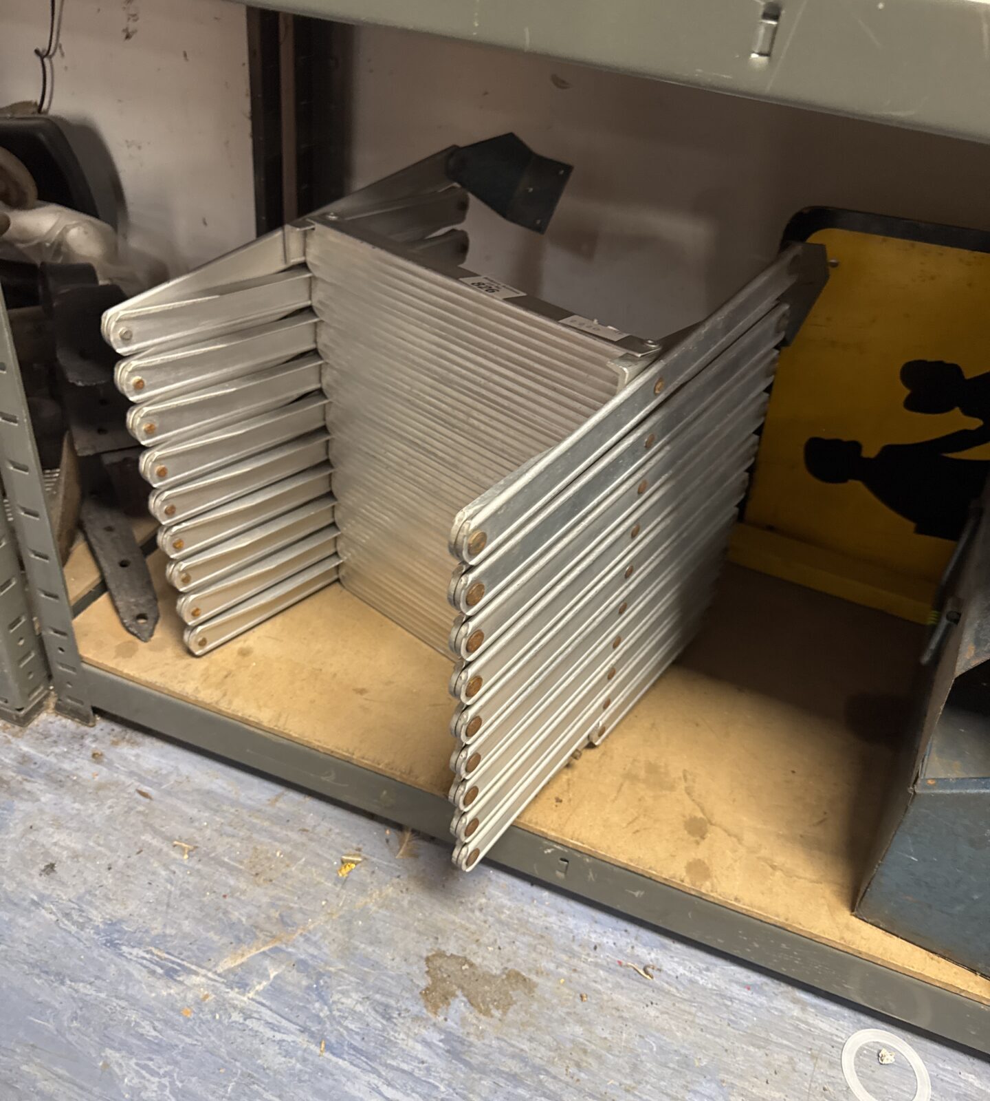 Folding ladder