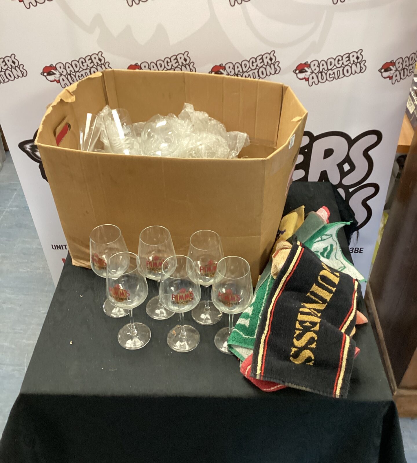 Box of mixed pub glasses inc pimms sundowner glasses & beer mats