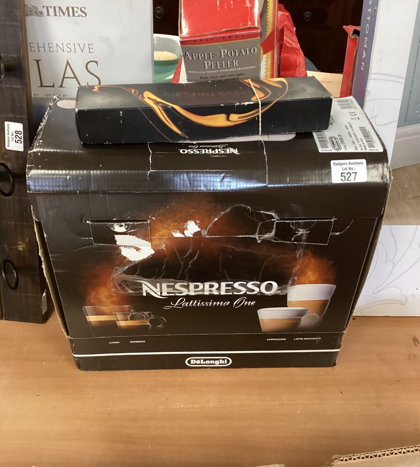 Delonghi Nespresso lattissima one coffee machine with pods