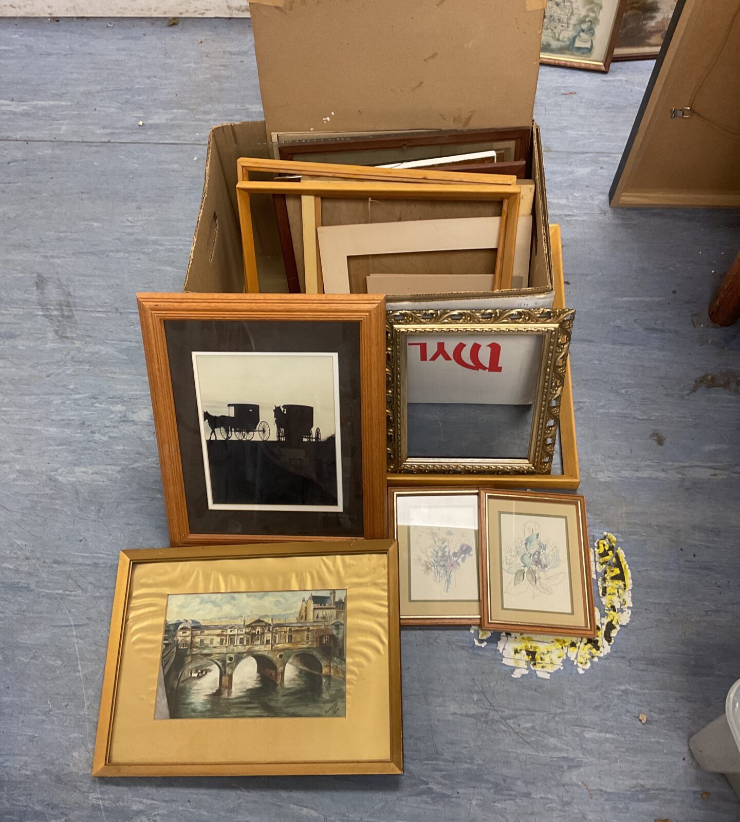 Box of frames, prints & artworks