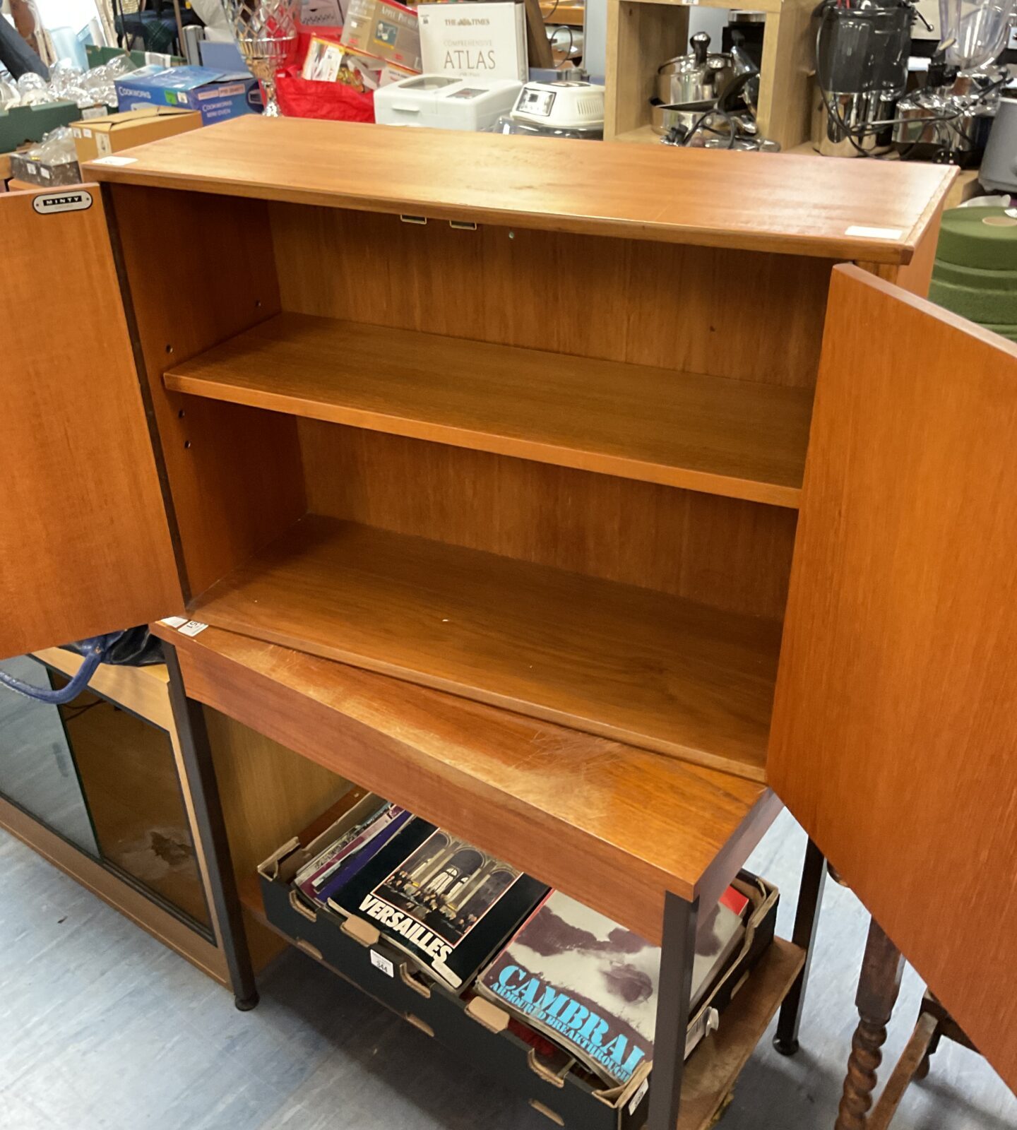Minty mid century teak two door cupboard - Image 2