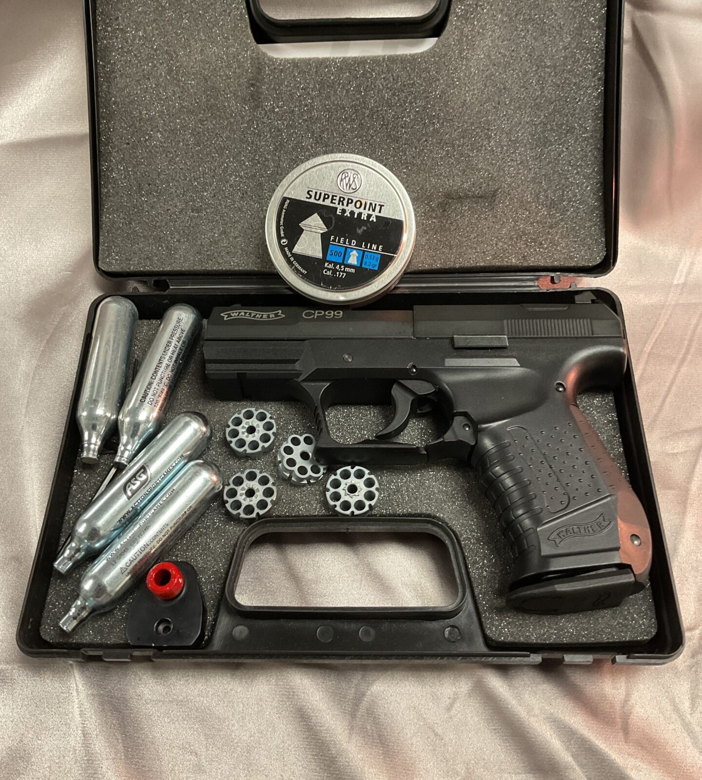 walther cp99 Co2 177 Pistol in case with pellets