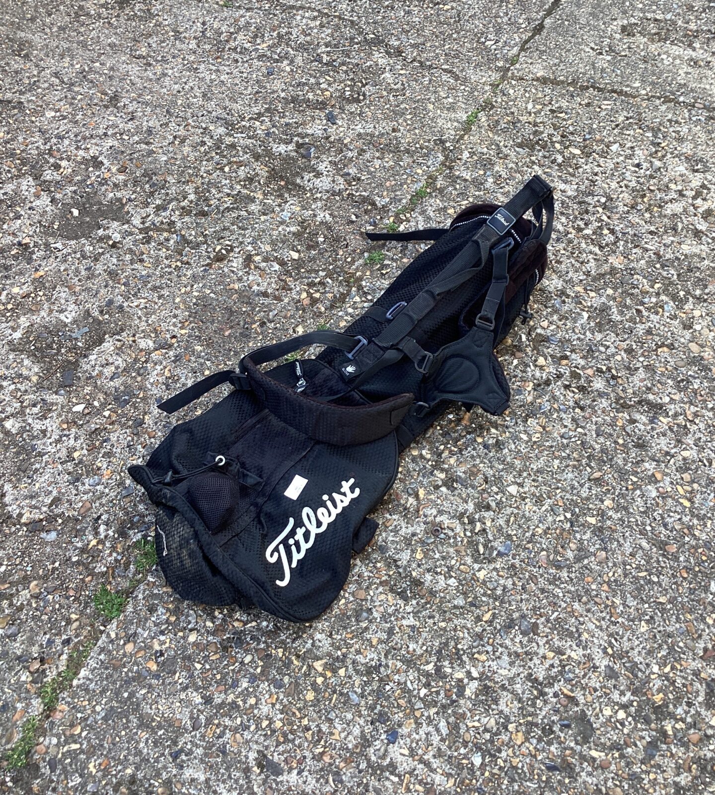 Titleist Carry golf bag with putter