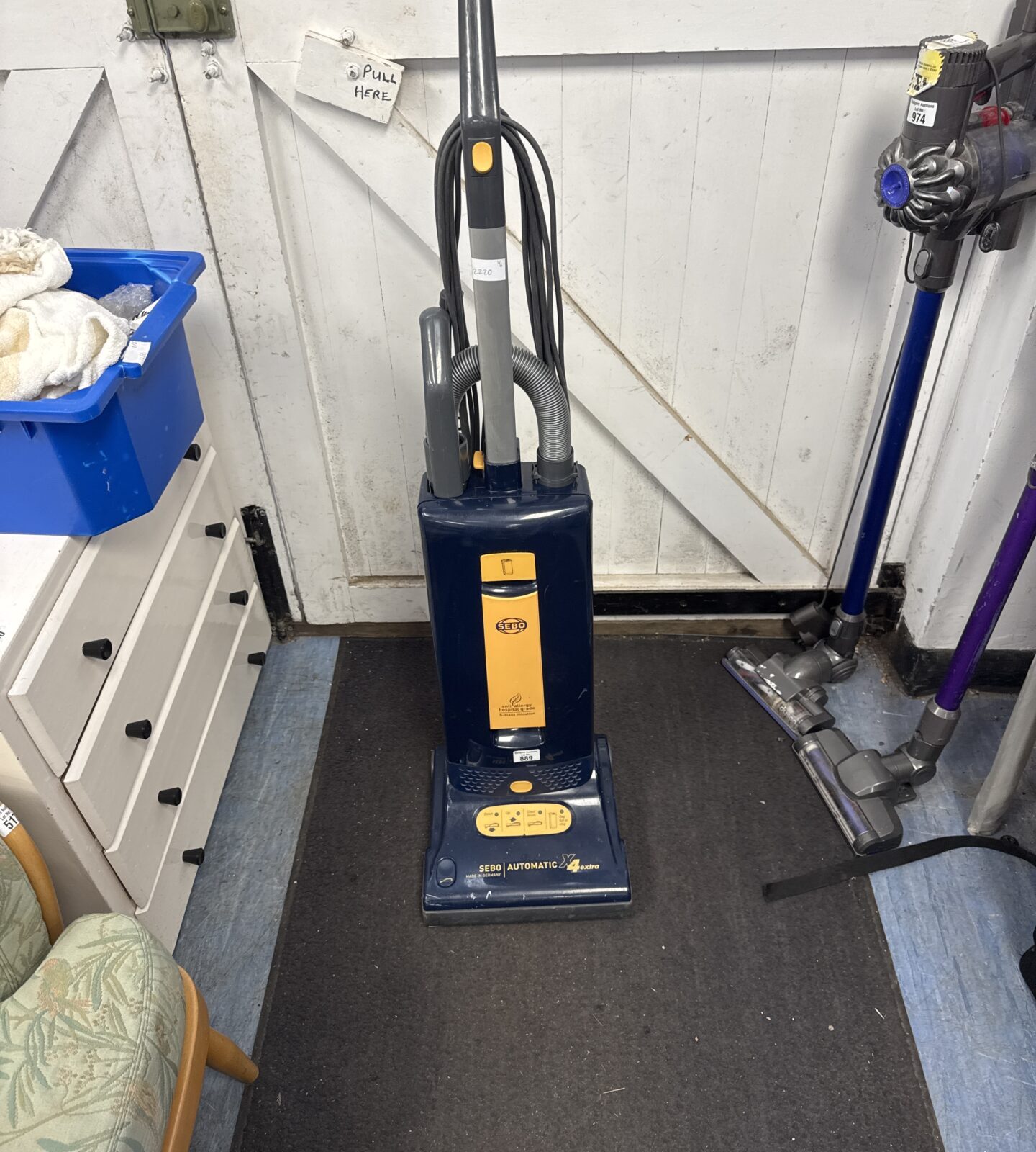 Sebo automatic x4 extra upright hoover - powers on