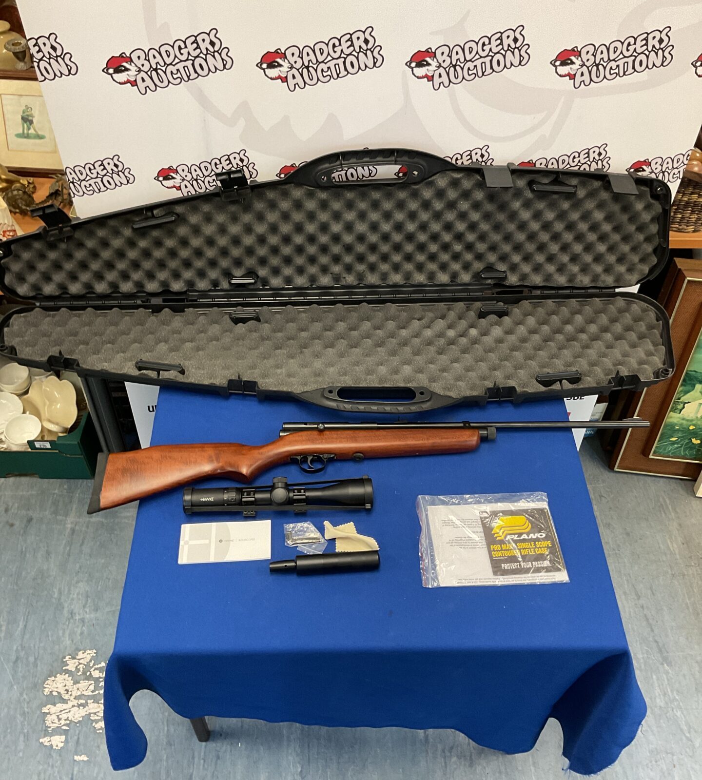 Smk XS78CO2 co2 22cal air rifle with Hawke vantage 3-9x40 scope and modertor. In pro max protector pillar lock case - Image 2