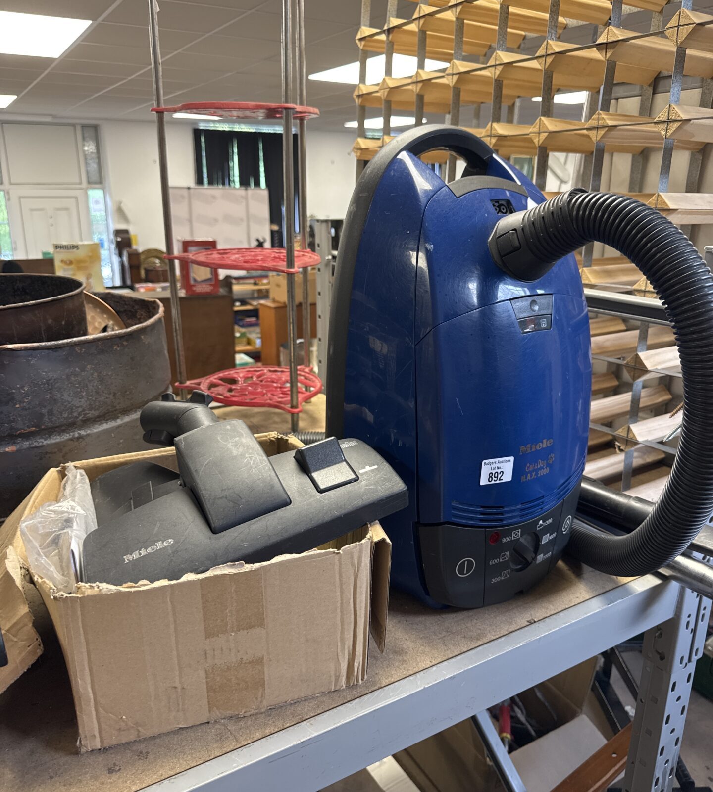 Miele cat & dog max 2000 hoover with attachments