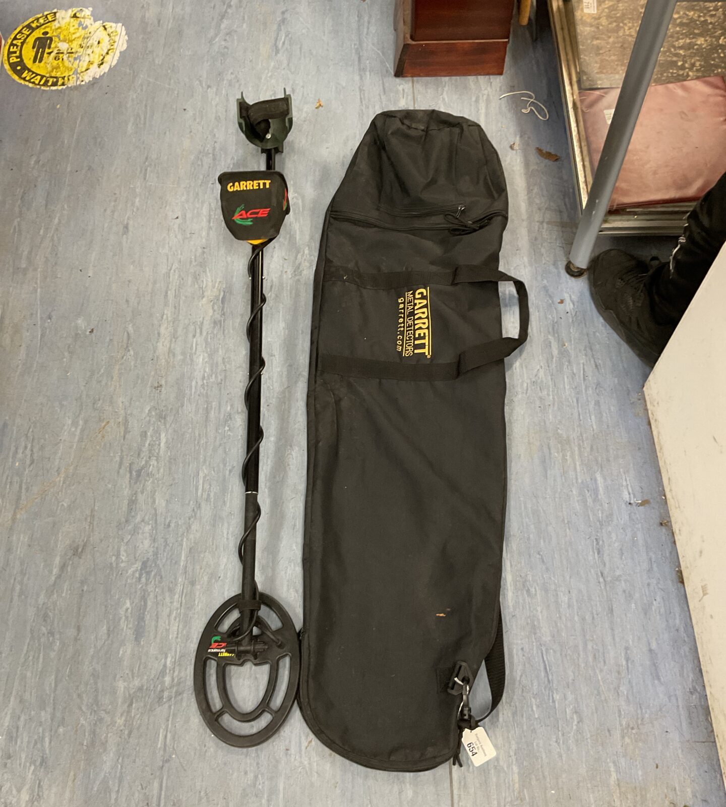 Garrett metal detector model ace 250 working in case