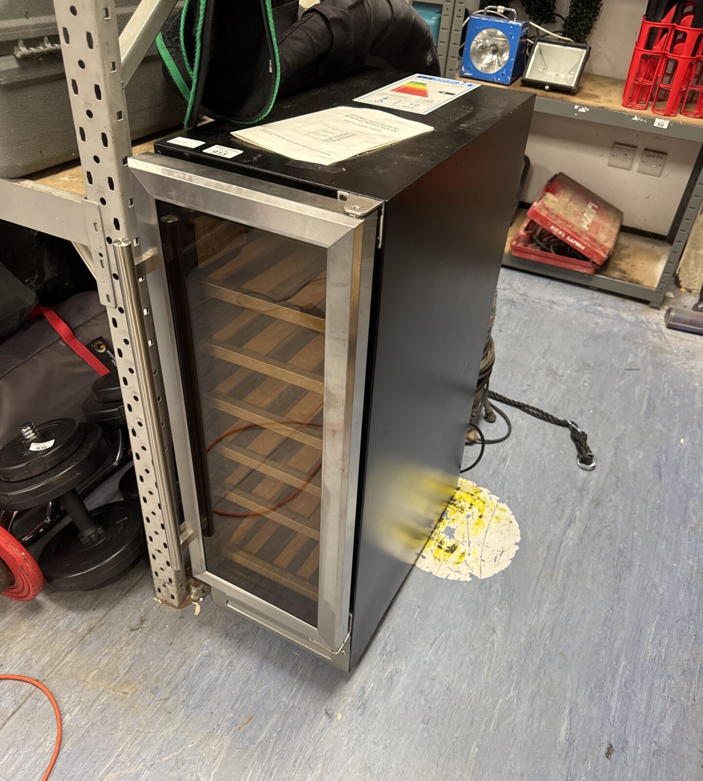 Under counter wine chiller - powers on