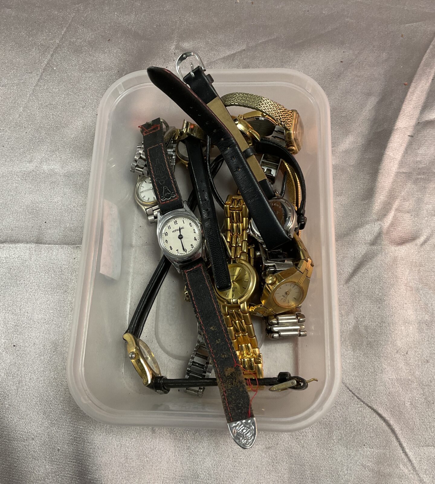 Tray of assorted wristwatches b