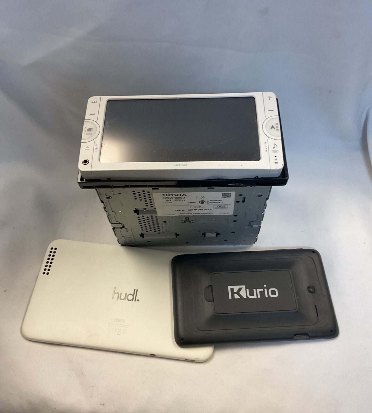 Toyota pioneer car navigation cd head unit & hudl & curio tablets