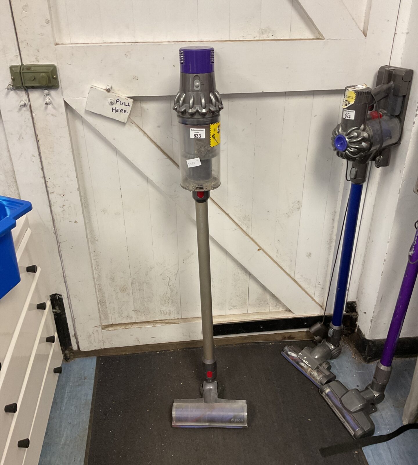 Dyson cordless vacuum cleaner working with charger