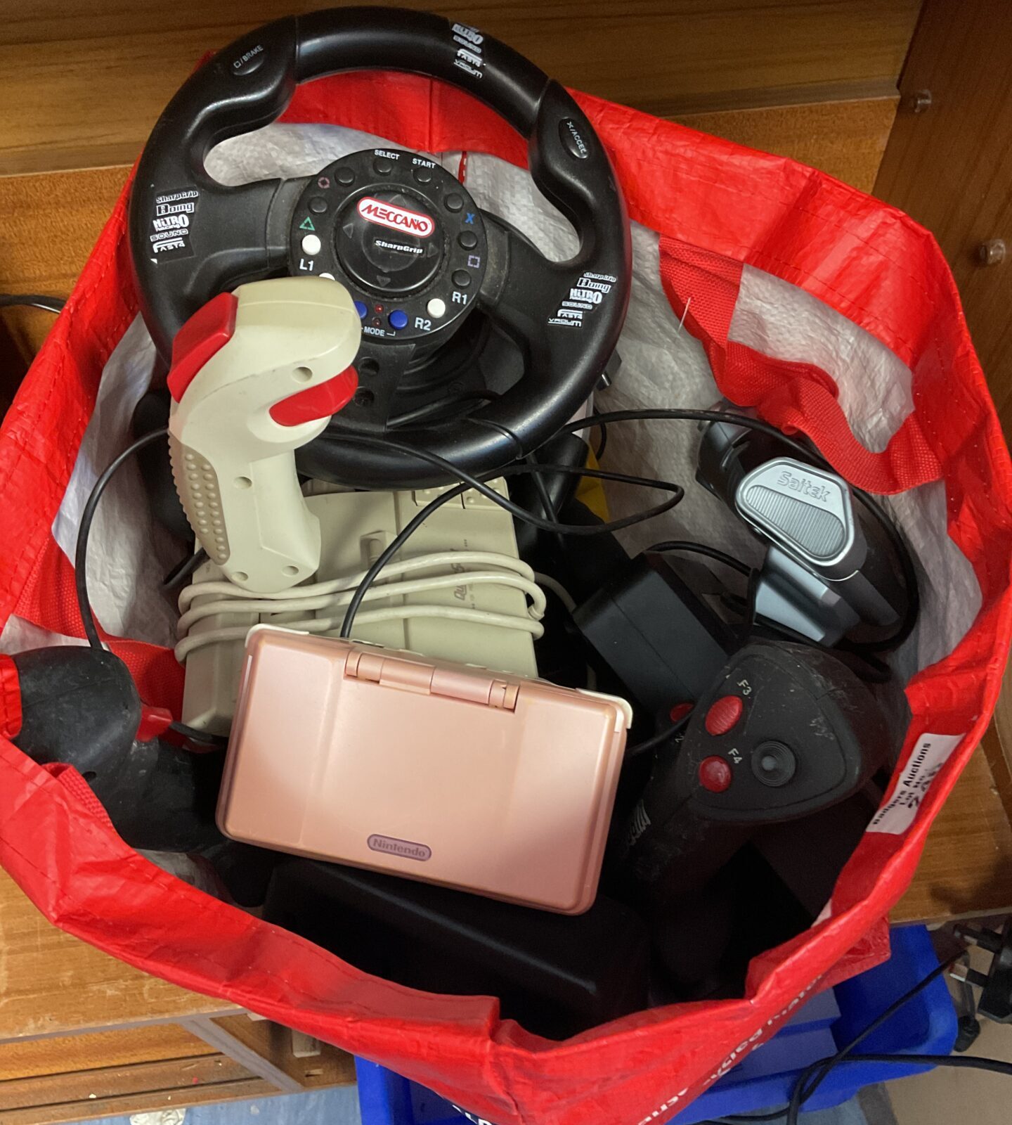 Bag of gaming items inc nintendo ds & saitek joystick
