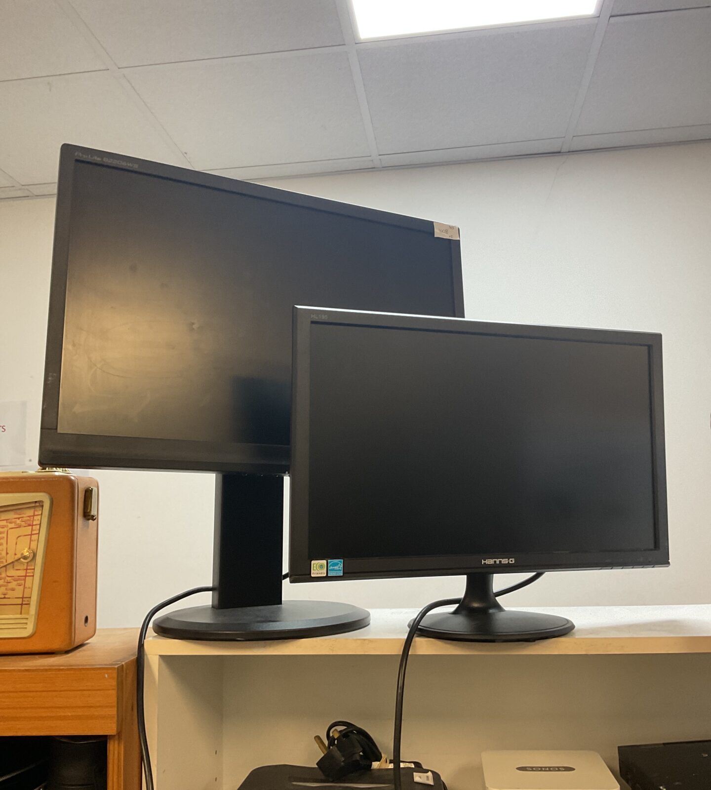 Two computer monitors inc hanns g & hyama