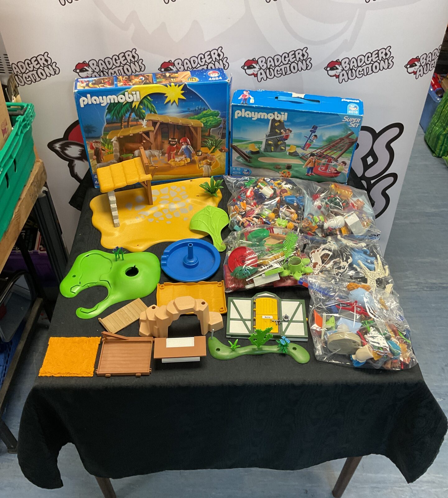 Large lot of mixed mixed playmobile inc sets, accessories and figures