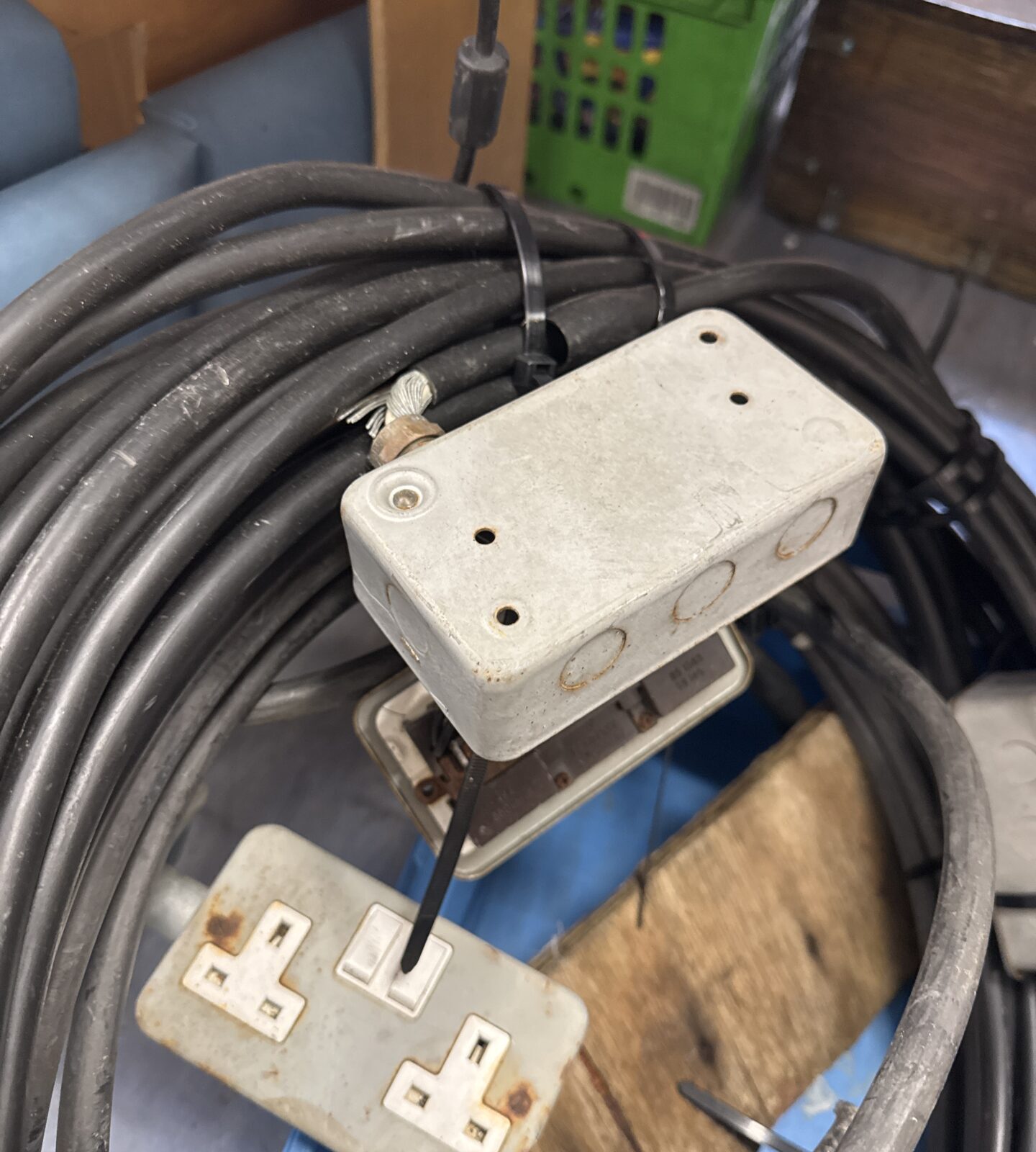 Hosepipe reel with reel of thick power cable with plug socket attachments (one socket needs attention) - Image 2