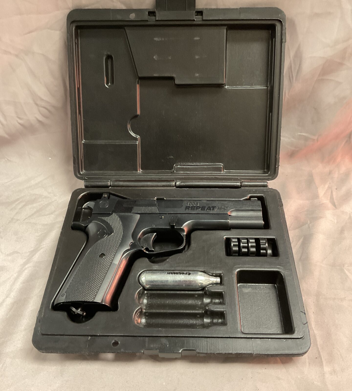 Crossman 1008 Repeater Co2 .177 Pistol in case