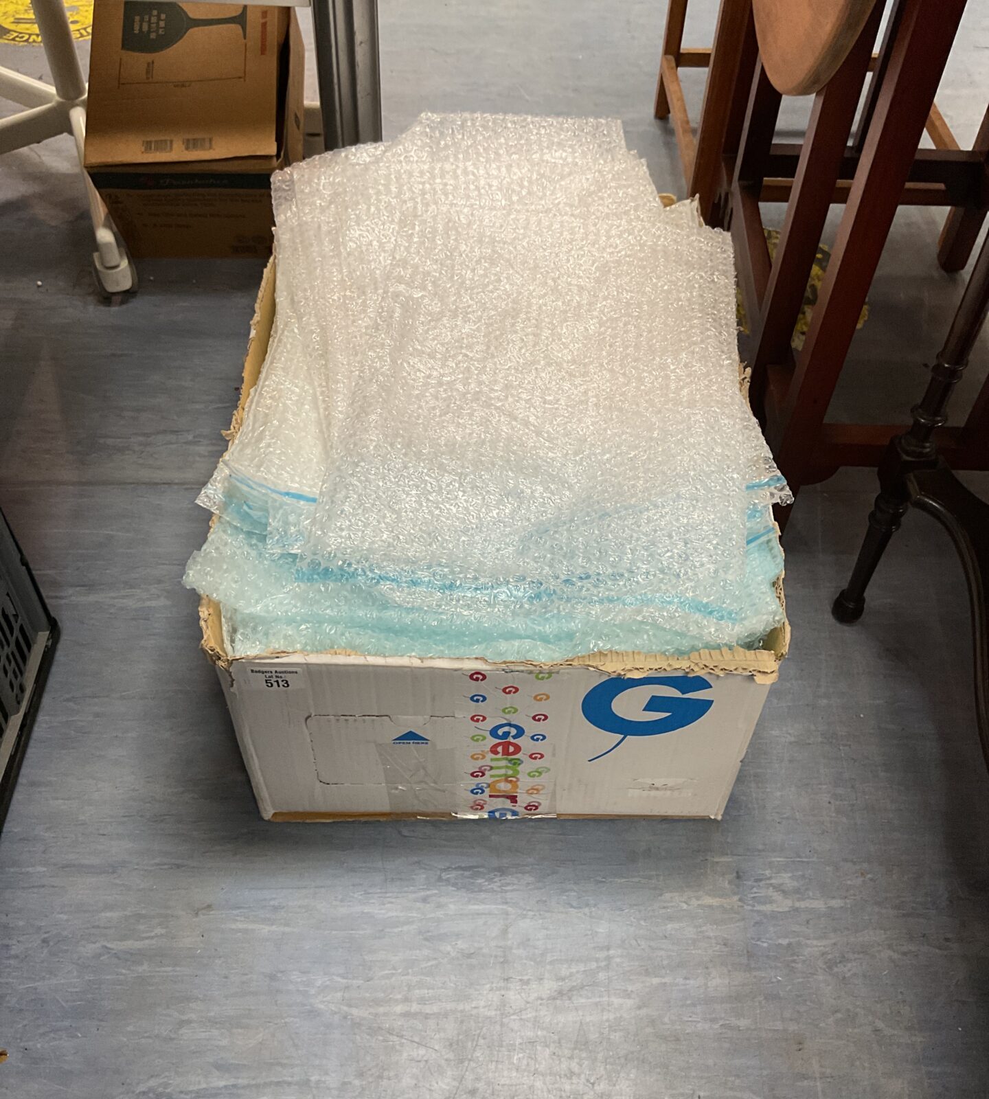 Box of. 50 bubble wrap bags