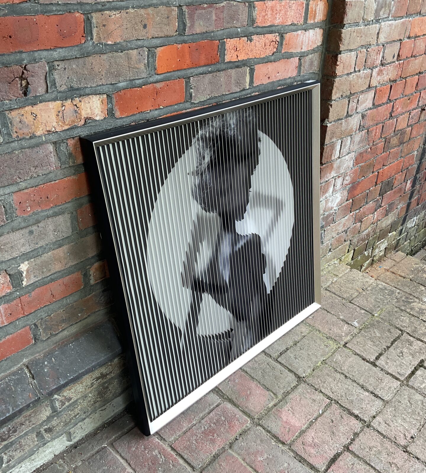 Large 3 way optical print of a fashionable lady - Image 3