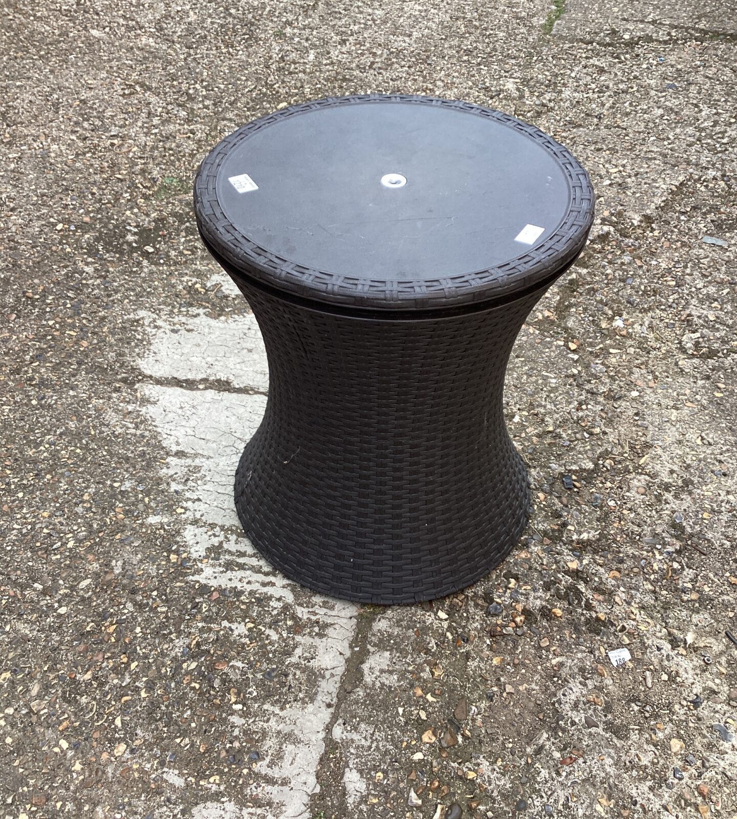 Plastic garden Drinks cooling table