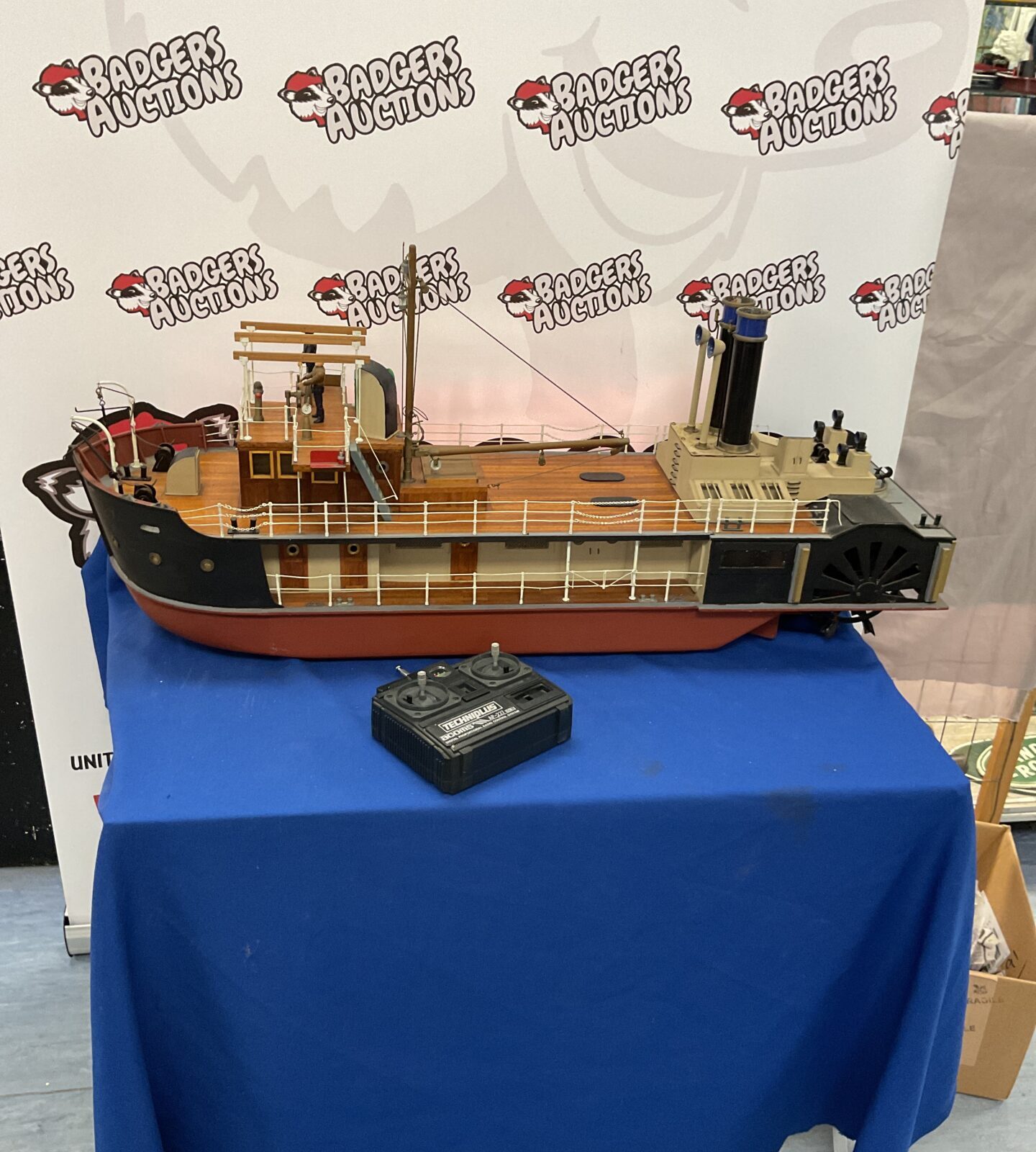Medium 38” Radio control paddle steamer with remote Controller