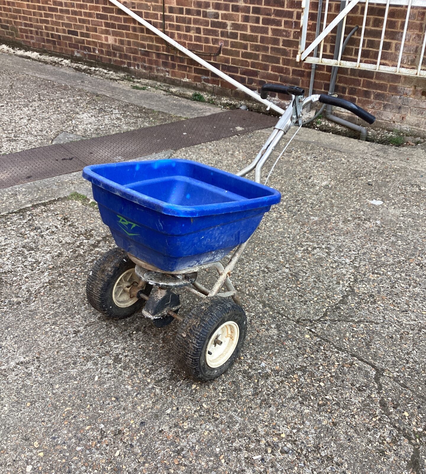 RT Garden Speader in working order