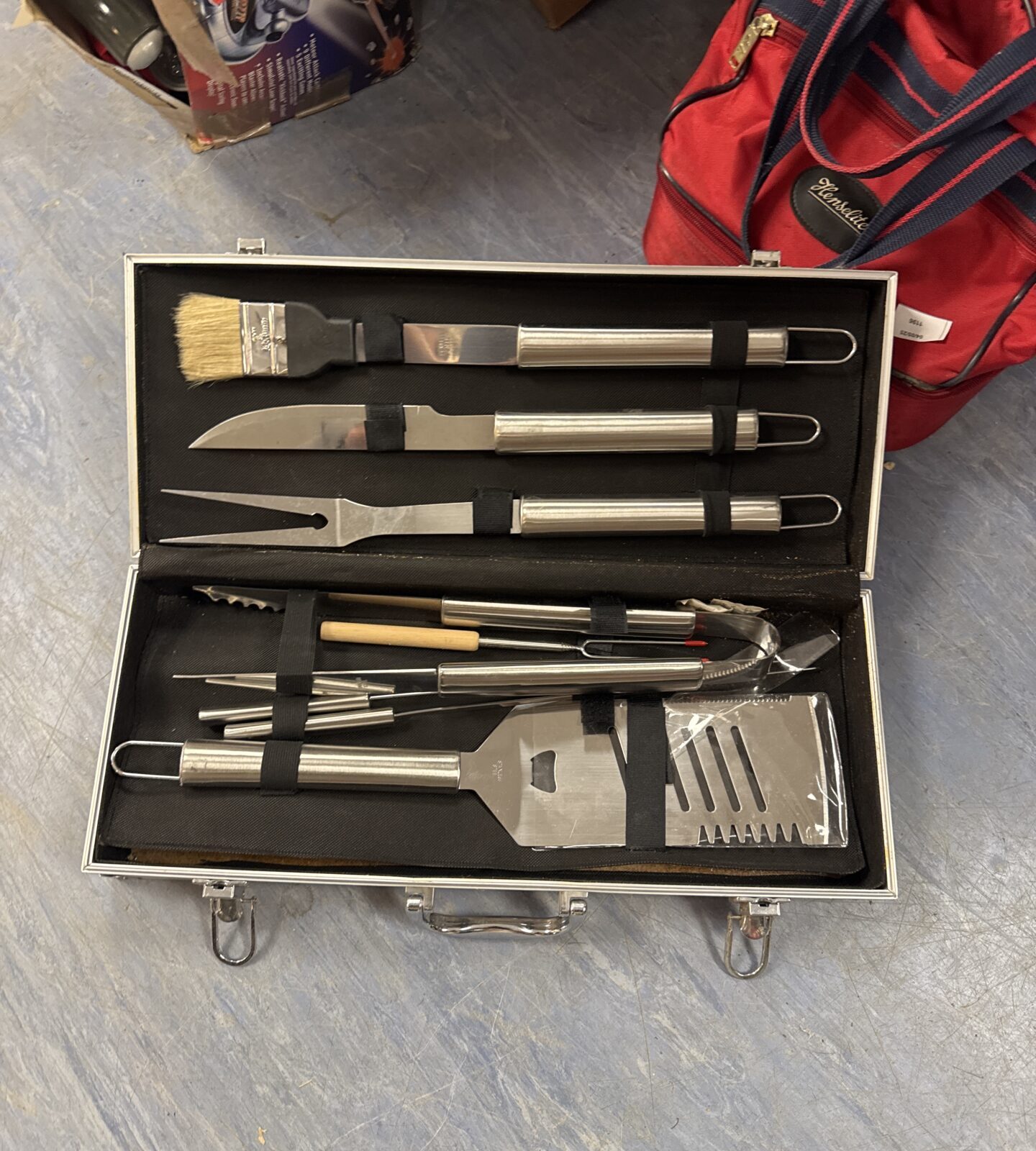 Barbecue utensils set