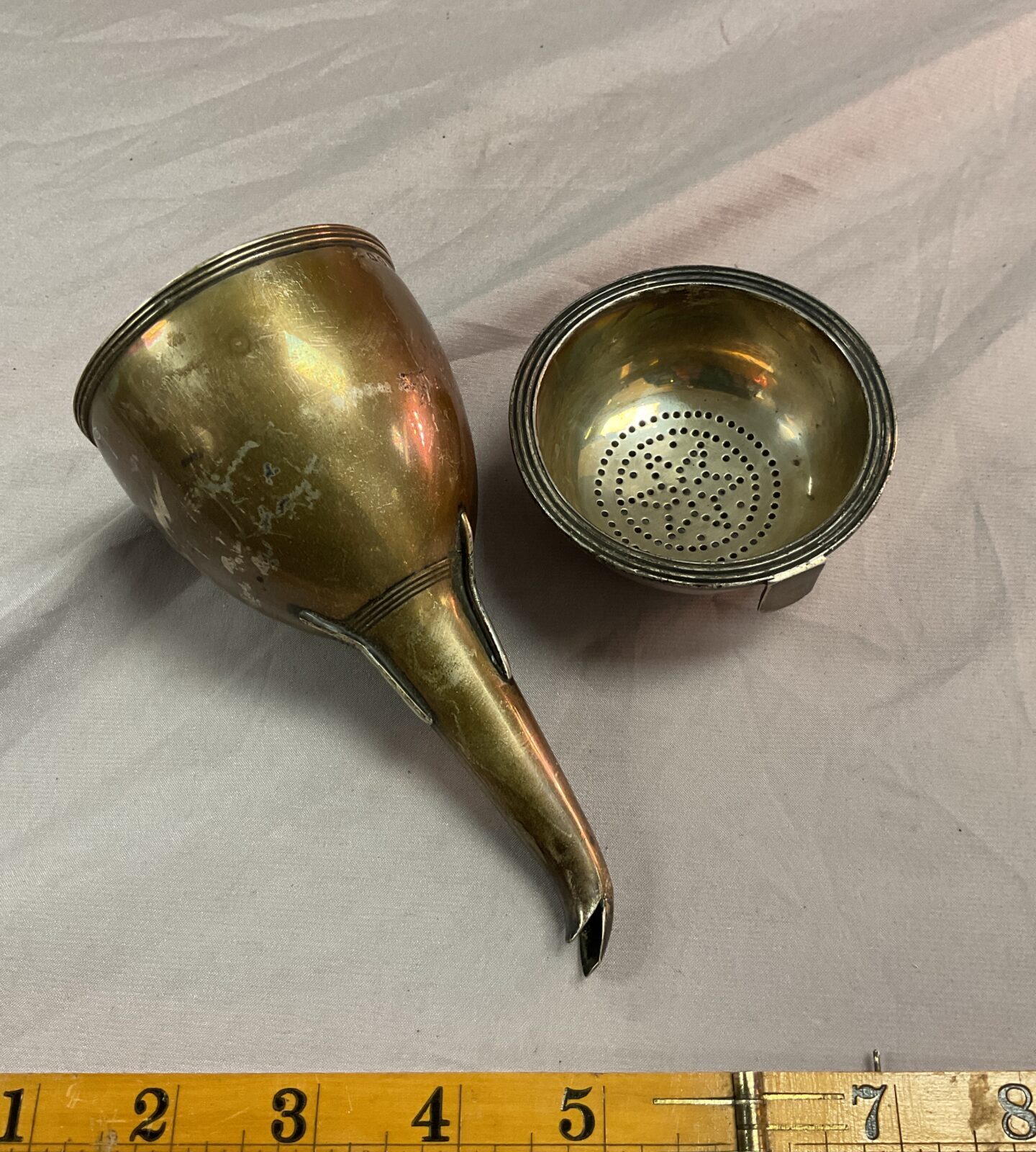A hallmarked George Ill 1811 silver wine funnel with strainer cup 173.3G - Image 2