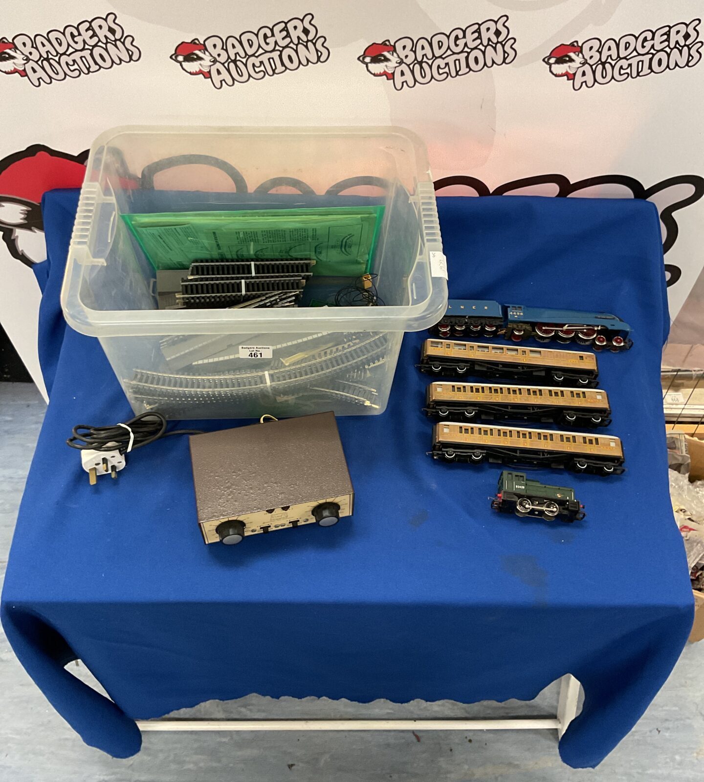 hornby sir nigel greseley train track with accessories
