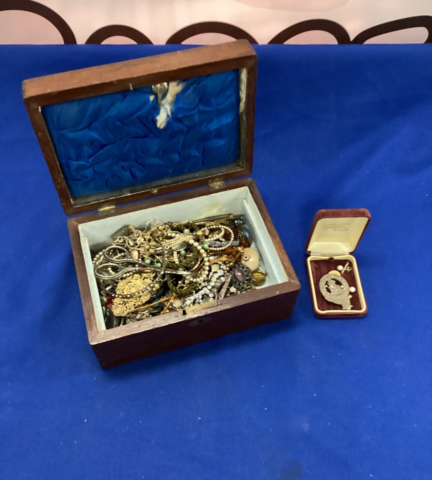 Box of mixed costume jewellery
