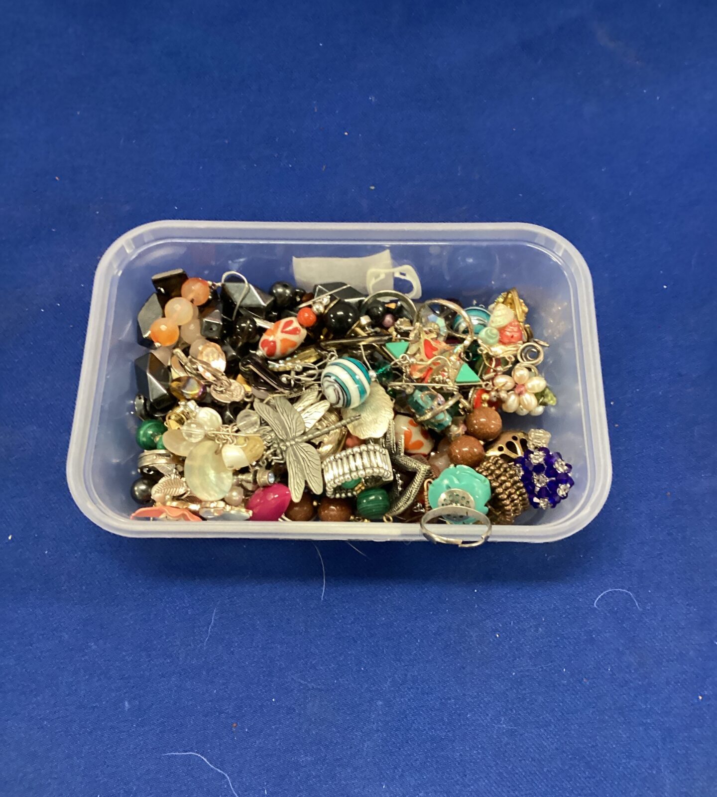 Tub of mixed costume rings & Earings