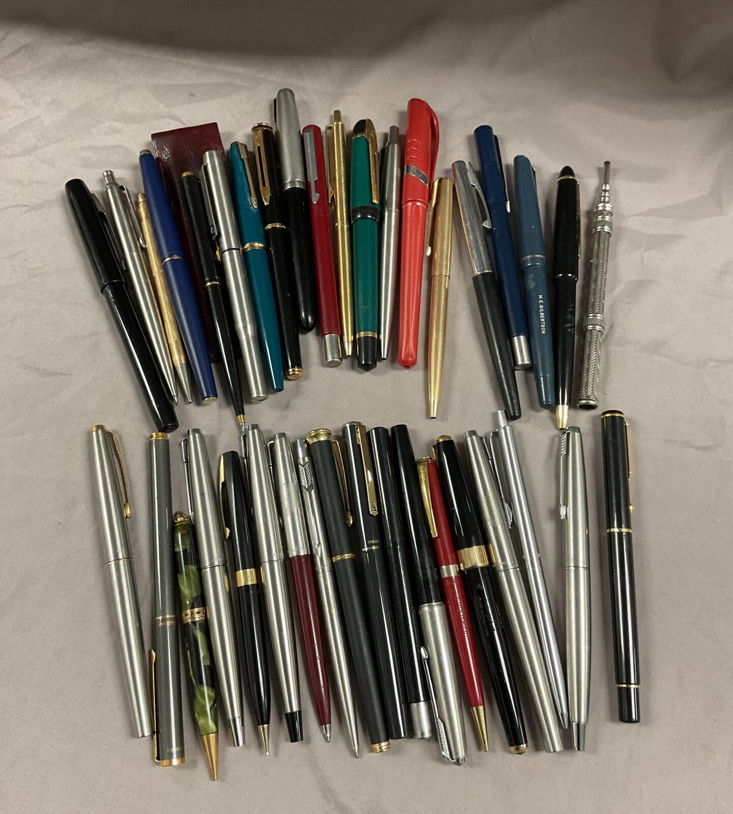 Large collection of assorted pens inc Parker