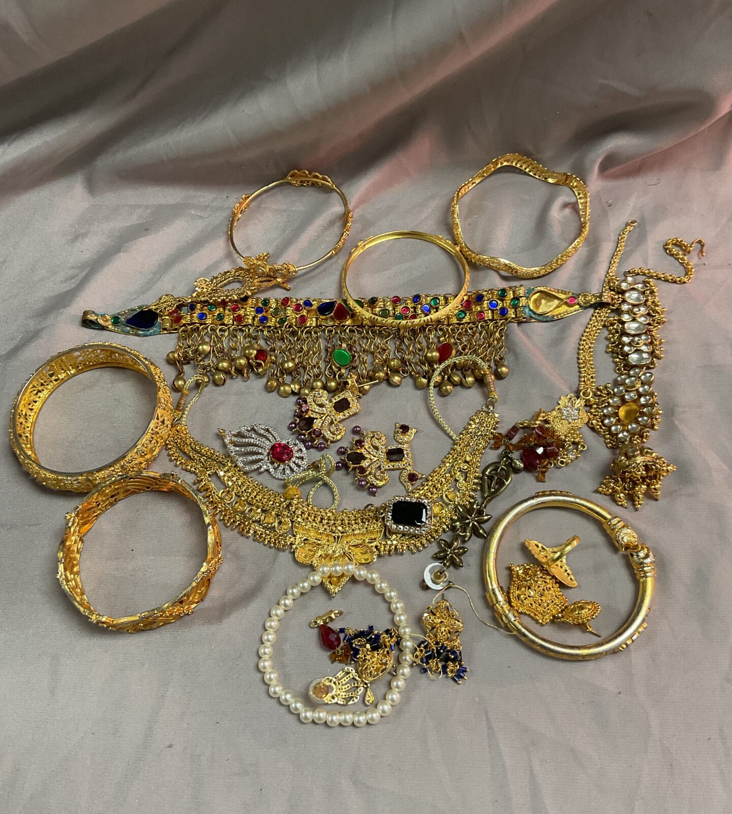 Tray of Indian jewellery