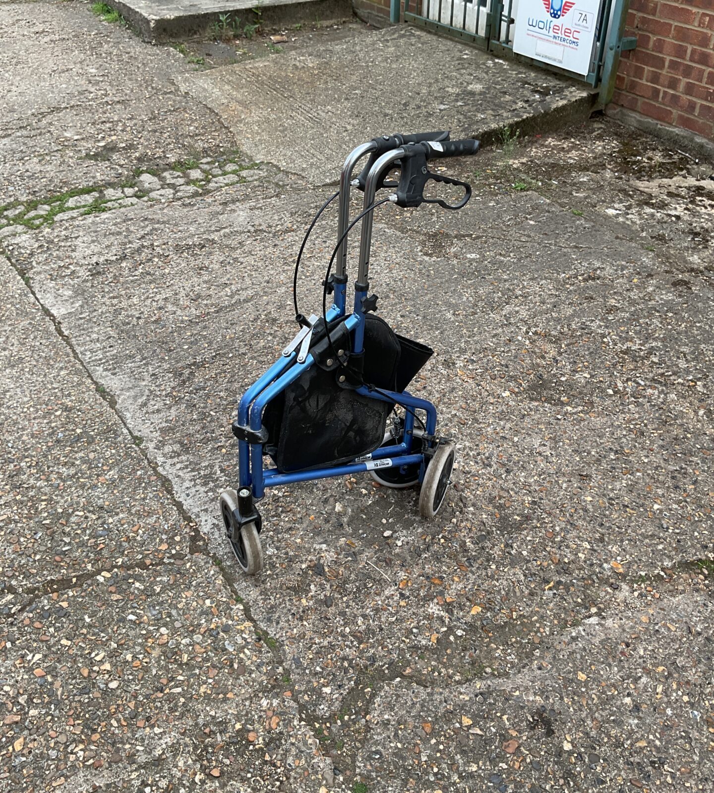 Roma assistance trolley