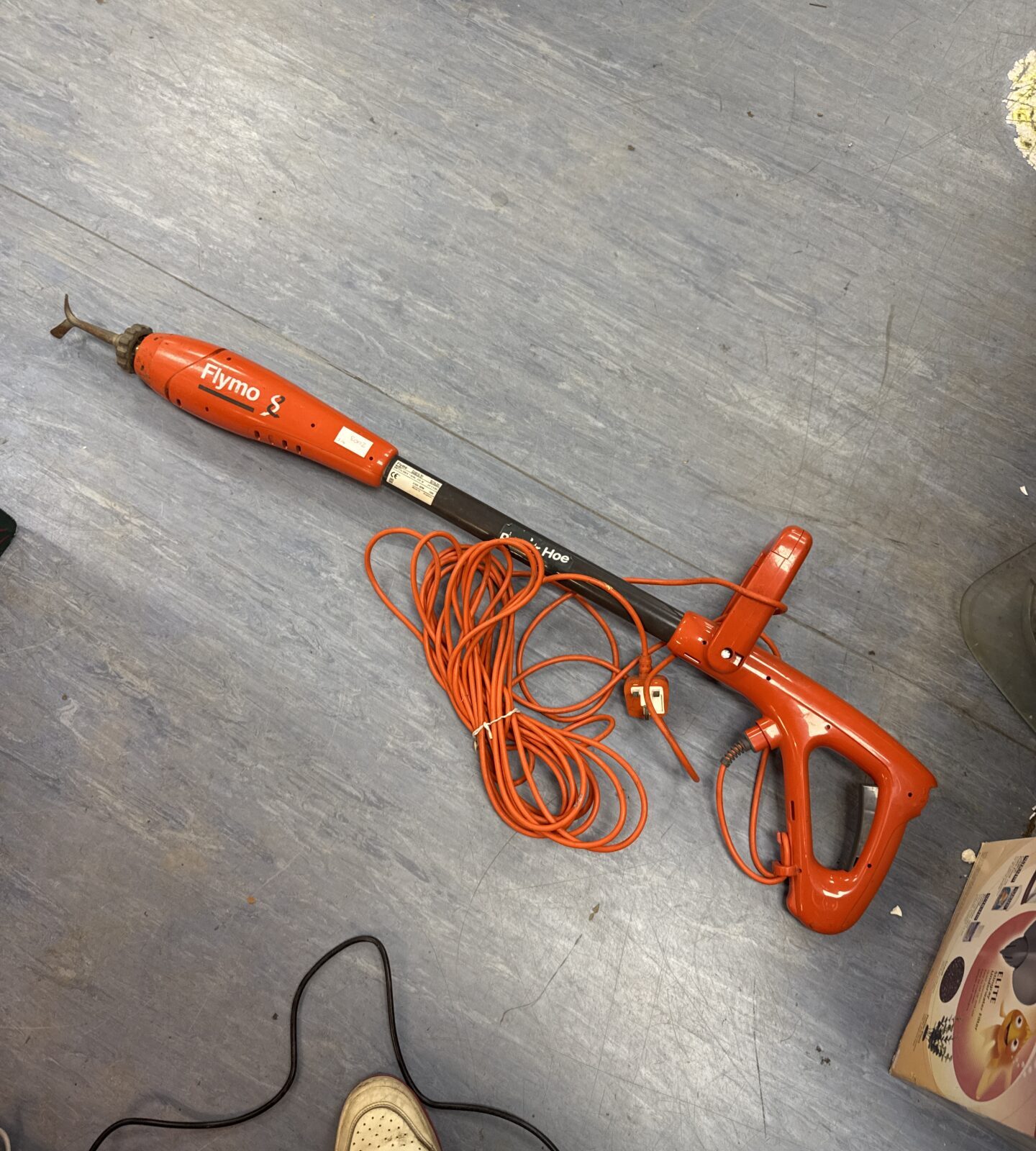 Flymo power hoe - working