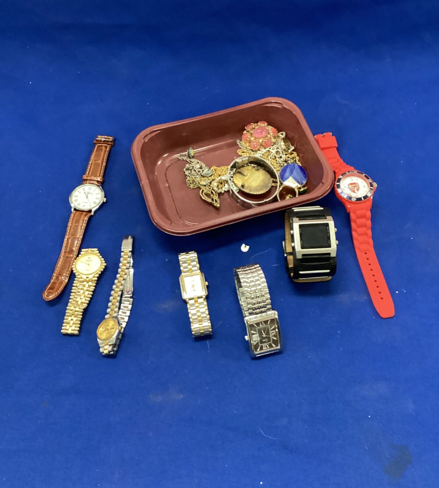 Tub of mostly watches inc arsenal watch with some costume jewellery