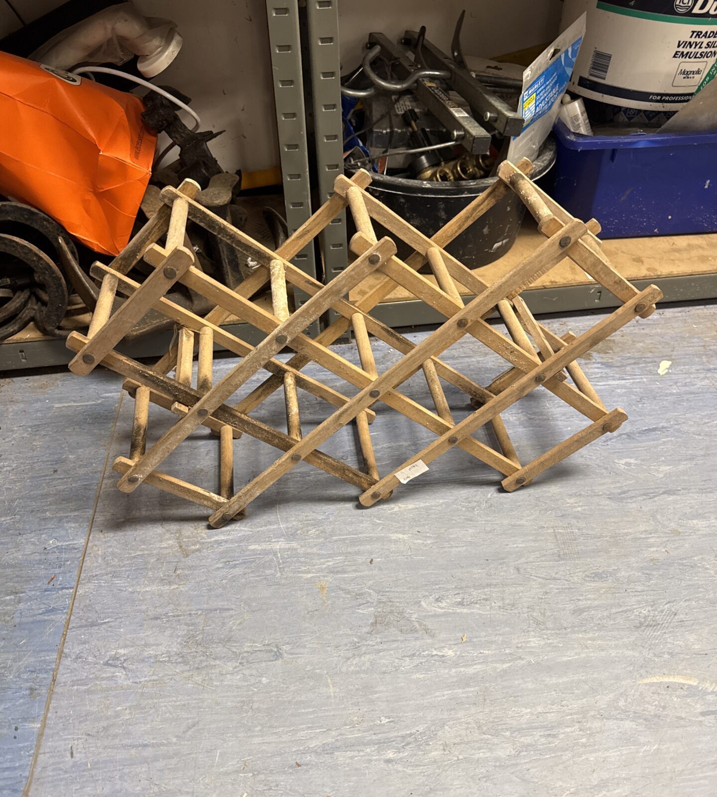 Five folding bottle racks - Image 2