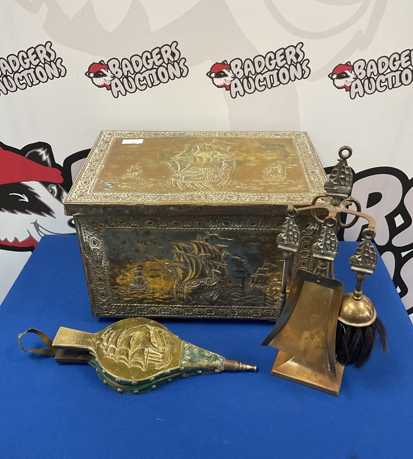 Vintage brass ship pattern log box with bellows & companion set