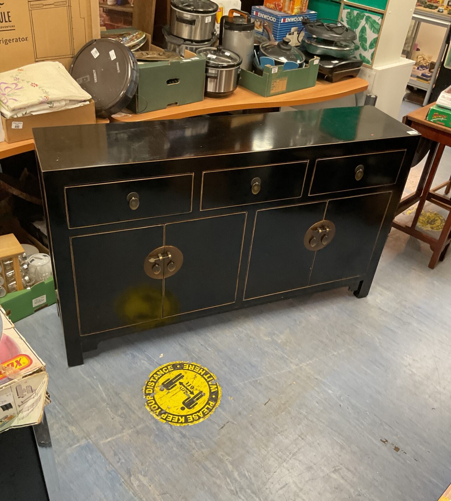 Black lacquered Japanese sideboard