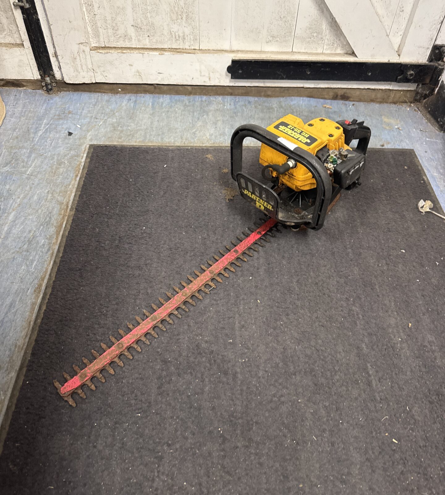 Partner hg 55-12 petrol hedge cutter - has compression untested further