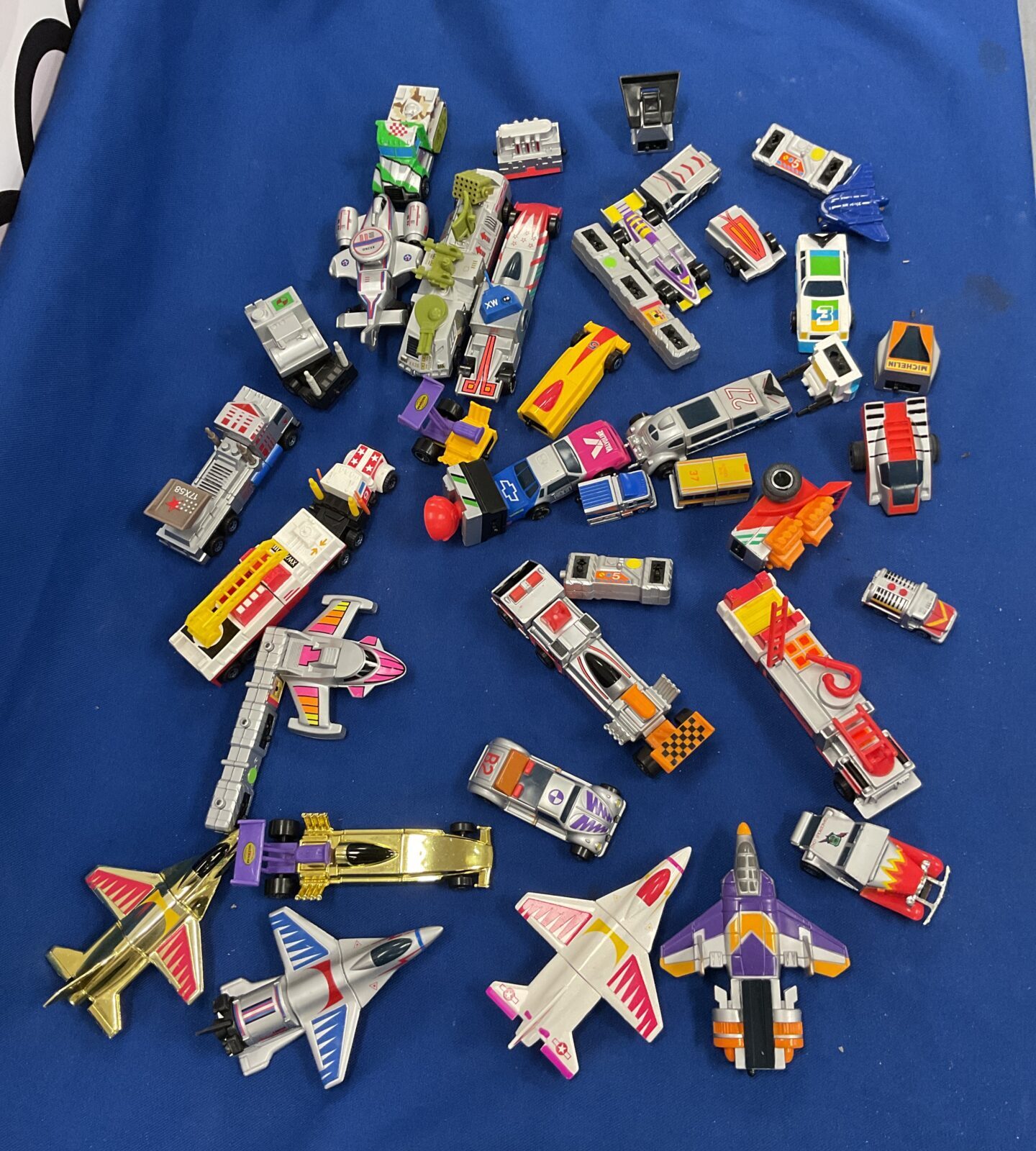 Large collection of vintage matchbox connectibles