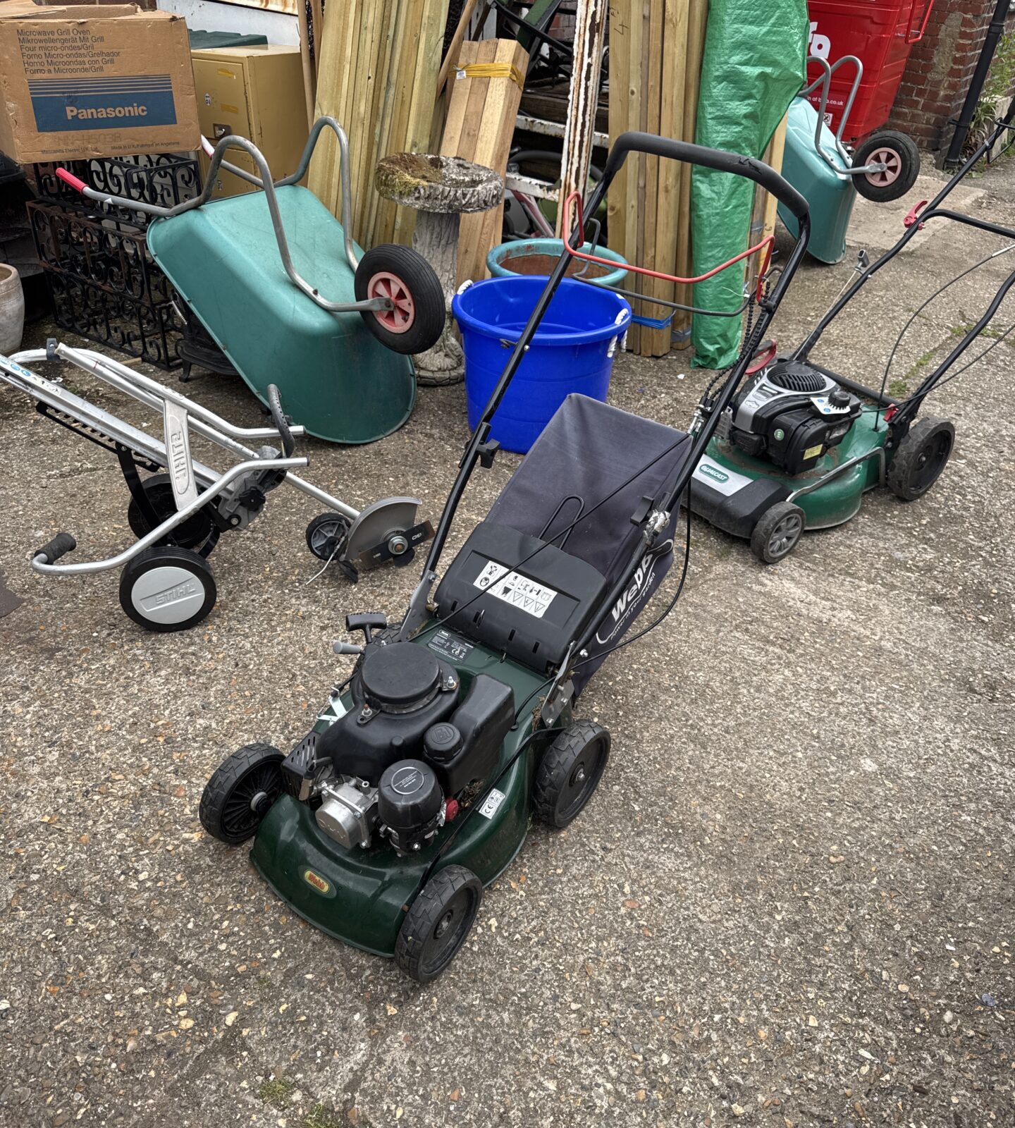 Webb WER400 petrol lawn mower